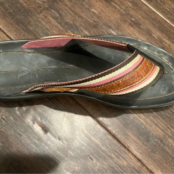 Authentic Louis Vuitton slides Used need minor repair - Picture 3 of 4